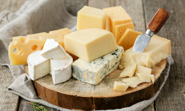 С чем нельзя есть сыр: запомните 4 продукта